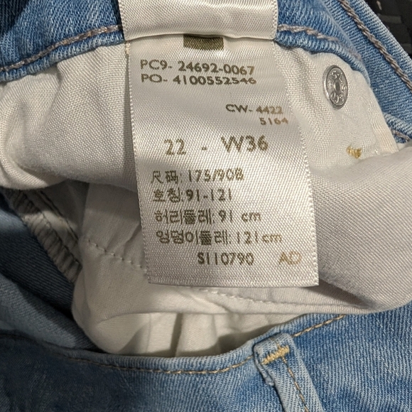 Signature by Levi Strauss Light Wash Denim Bermuda Shorts in Size 22 (W36) - Picture 11 of 12